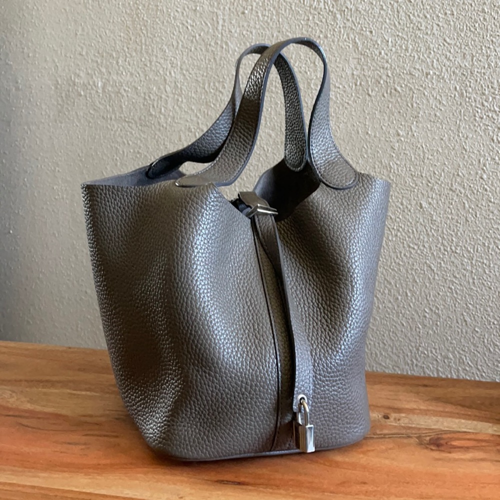 Dark grey lock bag